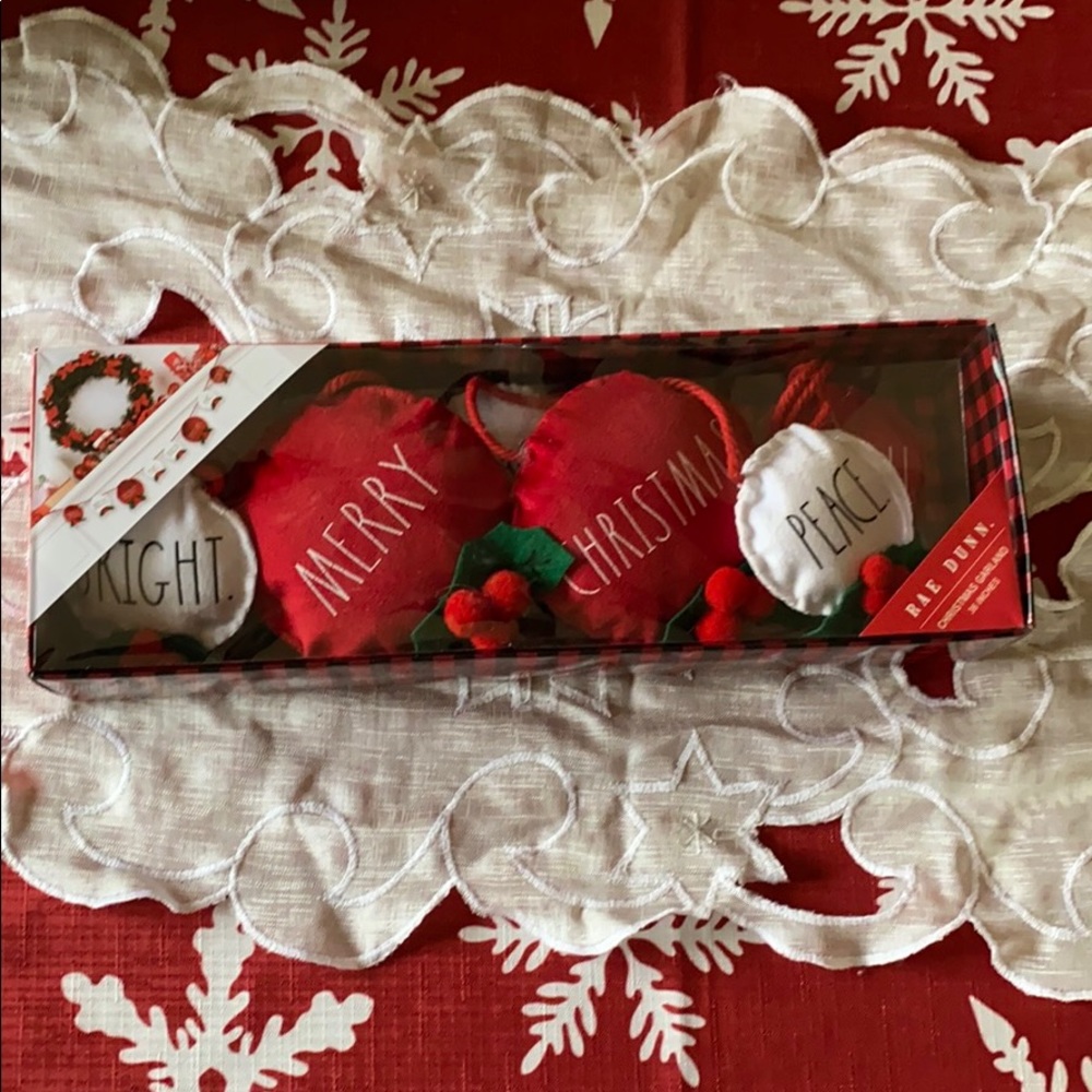 Rae Dunn Garland Christmas berries mistletoe❤️🎄❤️